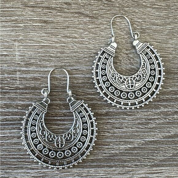 Silver hoop earrings A241 - Picture 2 of 3